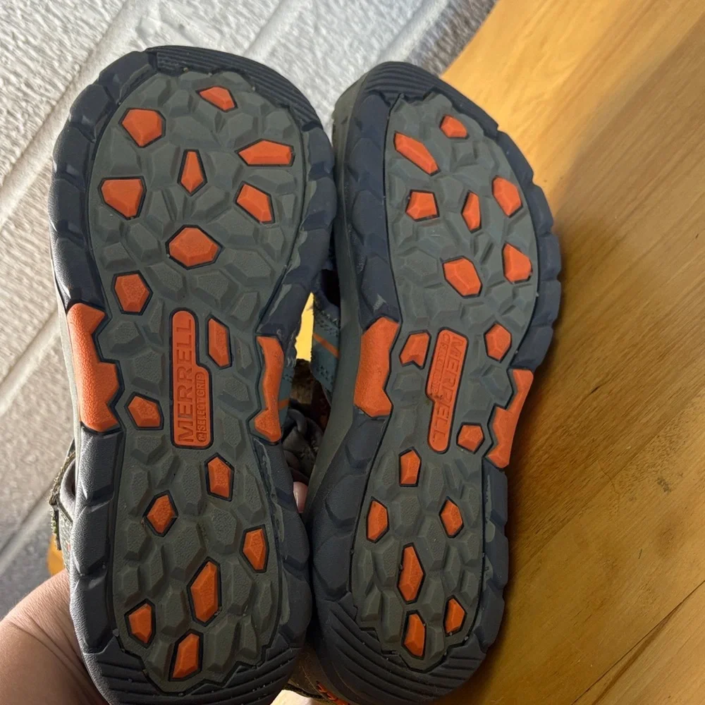 MERRELL HYDRO Sandals Youth Size 6 Waterproof Hiking Outdoor Shoe Closed Sandal